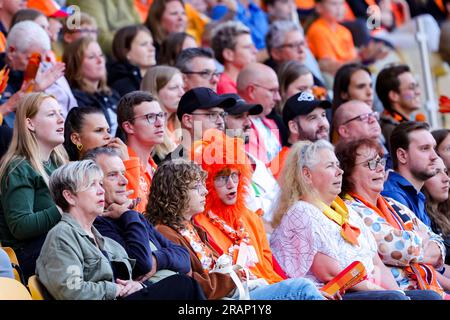 02-07-2023: Sport: Nederland contro Belgie (donna amichevole) SITTARD, PAESI BASSI - 2 LUGLIO: Fan dei Paesi Bassi durante l'amichevole internazionale WOME Foto Stock