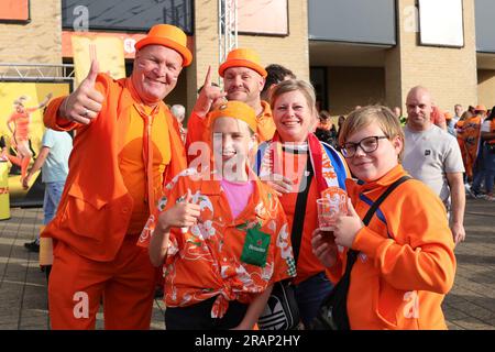 02-07-2023: Sport: Nederland contro Belgie (donna amichevole) SITTARD, PAESI BASSI - 2 LUGLIO: Fan dei Paesi Bassi durante l'amichevole internazionale WOME Foto Stock