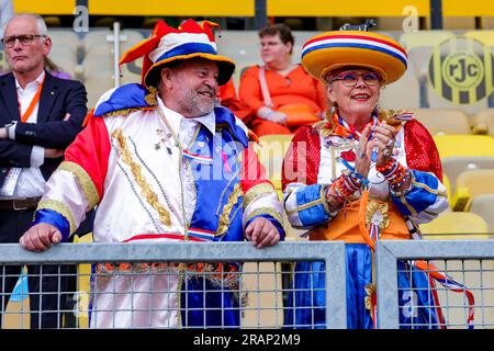 02-07-2023: Sport: Nederland contro Belgie (donna amichevole) SITTARD, PAESI BASSI - 2 LUGLIO: Fan dei Paesi Bassi durante l'amichevole internazionale WOME Foto Stock