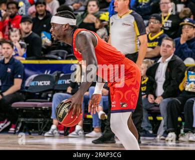 Edmonton, Canada. 3 luglio 2023. Alex Campbell (G) dei Vancouver Bandit si sposta in campo nel 2023 contro gli Edmonton Stingers. Vancouver Bandits 92:78 Edmonton Stingers Credit: SOPA Images Limited/Alamy Live News Foto Stock