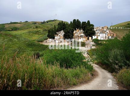 Gibellina Vecchia (TP), Italia, Cimitero delle vittime del terremoto del Belice nel 1968 Foto Stock