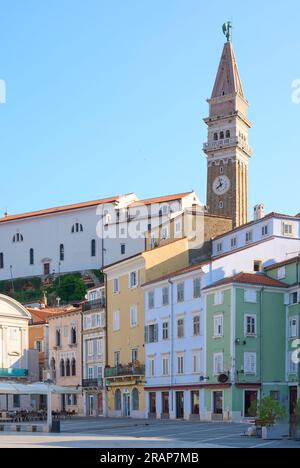 Pittoresco villaggio di Pirano sulla costa adriatica della Slovenia, Europa Foto Stock