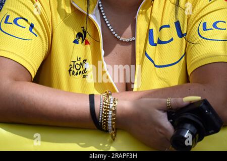 Pau, Francia. 5 luglio 2023. L'immagine mostra i tifosi all'inizio della quinta tappa del Tour de France, una corsa di 162 km da Pau a Laruns, Francia, mercoledì 05 luglio 2023. Il Tour de France di quest'anno si svolge dal 1° al 23 luglio 2023. BELGA PHOTO JASPER JACOBS Credit: Belga News Agency/Alamy Live News Foto Stock