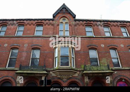 Edificio con simboli massonici a King Street a Wigan Foto Stock