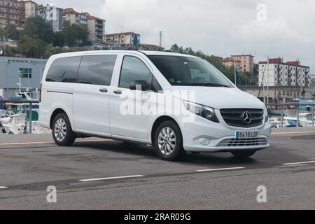 PASAIA, SPAGNA-12 GIUGNO 2023: Mercedes-Benz Vito Tourer, terza generazione (W447) Foto Stock