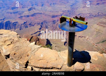 Telescopio in ottone per i turisti al Grand Canyon nell'area del South Rim Foto Stock