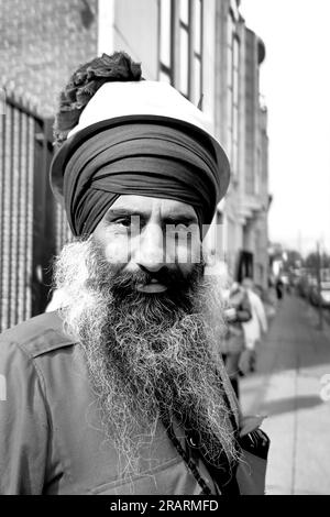 Sikh man a Smethwick, West Midlands, Gran Bretagna, Regno Unito Foto Stock