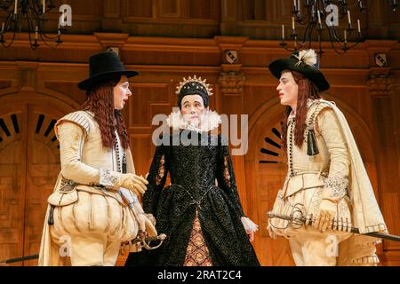 V/i - l-r: Samuel Barnett (Sebastian), Mark Rylance (Contessa Olivia), Johnny Flynn (Viola) nella DODICESIMA NOTTE di Shakespeare all'Apollo Theatre, Londra W1 17/11/2012 a Shakespeare's Globe Production design: Jenny Tiramani illuminazione: David Plater regista: Tim Carroll Foto Stock