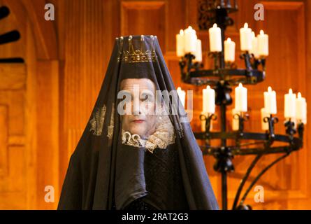 Mark Rylance (contessa Olivia) nella DODICESIMA NOTTE di Shakespeare all'Apollo Theatre, Londra W1 17/11/2012 a Shakespeare's Globe Production design: Jenny Tiramani illuminazione: David Plater regista: Tim Carroll Foto Stock