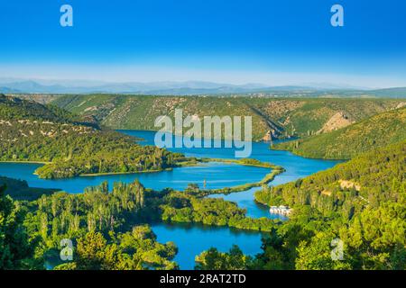 Paesaggio con cascate nel canyon del Parco Nazionale di Krka, Croazia Foto Stock