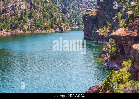 Flaming Gorge National Recreation area lungo il confine tra Wyoming e Utah sul Green River. Foto Stock