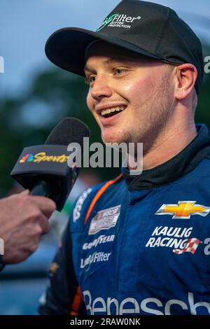 Chicago, Illinois, USA. 2 luglio 2023. JUSTIN HALEY (31), pilota della NASCAR Cup, sfugge alla pioggia per l'inaugurale Grant Park 220 sul Chicago Street Course. (Immagine di credito: © Logan T Arce/ASP via ZUMA Press Wire) SOLO USO EDITORIALE! Non per USO commerciale! Foto Stock