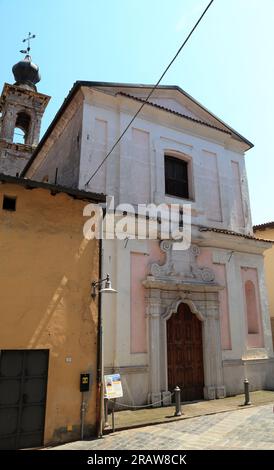 Vecchia chiesa. Ex Chiesa vecchia Parrocchiale di San Giacomo. Lago d'Iseo, città di Castro. Lago d'Iseo, Iseosee, Italia Foto Stock