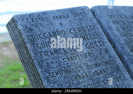 Lago d'Iseo, libro di pietra. Castro Town. Lago d'Iseo, Iseosee, Italia Foto Stock