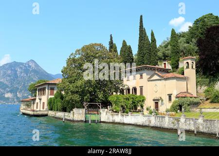 Lago d'Iseo, città di Siviano, Villa Beatitudo. Lago d'Iseo, Iseosee, Italia. Monte Isola Foto Stock