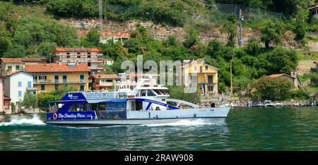 Traghetto Lovere. Lago d'Iseo, città di Sensole. Lago d'Iseo, Iseosee, Italia. Monte Isola Foto Stock