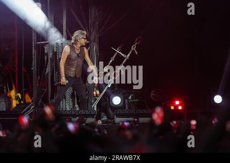 Milano, Italia. 5 luglio 2023. Cantautore, regista e scrittore italiano, Luciano Ligabue si esibisce dal vivo sul palco durante lo STADI 2023 allo STADI San Siro. (Foto di Fabrizio Carabelli/SOPA Images/Sipa USA) credito: SIPA USA/Alamy Live News Foto Stock