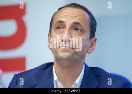 Bucarest, Romania. 5 luglio 2023: Il presidente del Comitato Olimpico e sportivo rumeno, Mihai Covaliu, ex campionessa olimpica di schermitrice a sciabola e del mondo, partecipa alla conferenza stampa che annuncia l'organizzazione della gara ciclistica '23' del Tour of Romania tra il 4 e il 10 settembre. Crediti: Lucian Alecu/Alamy Live News Foto Stock