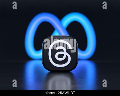 Valencia, Spagna - luglio 2023: Threads, un logo dell'app Instagram davanti al simbolo Meta sullo sfondo in rendering 3D. Threads è una nuova app per social media per Foto Stock