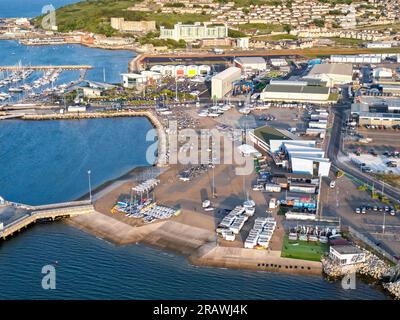 Isola di Portland, Dorset, Regno Unito. 5 luglio 2023. Vista aerea dall'alto della Weymouth & Portland National Sailing Academy presso il porto di Portland vicino a Weymouth nel Dorset. La Sailing academy ha ospitato gli eventi velici delle Olimpiadi e Paralimpiadi di Londra 2012. Crediti fotografici: Graham Hunt/Alamy Live News Foto Stock