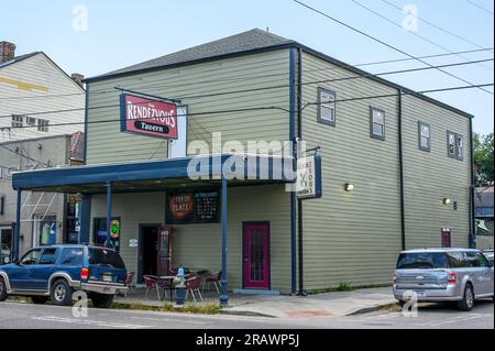 NEW ORLEANS, LOUISIANA, USA - 1 LUGLIO 2023: The Rendezvous Tavern on Magazine Street nel Lower Garden District Foto Stock