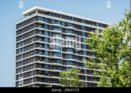 Belgrado, Serbia. 5 luglio 2023. Appartamenti di complessi residenziali a Belgrado. Crediti: Silas Stein/dpa/Alamy Live News Foto Stock