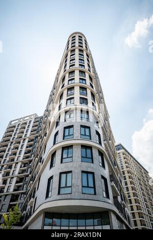 Belgrado, Serbia. 5 luglio 2023. Appartamenti di complessi residenziali a Belgrado. Crediti: Silas Stein/dpa/Alamy Live News Foto Stock