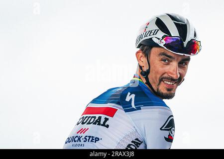 Francia. 5 luglio 2023. Foto di Alex Whitehead/SWpix.com - 05/07/2023 - Ciclismo - 2023 Tour de France - tappa 5: Da Pau a Laruns (162 km) - Julian Alaphilippe di Soudal Quick-Step credito: SWpix/Alamy Live News Foto Stock