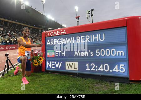 Berihu Aregawi (ETH) posa dopo aver vinto i 5.000 m nelle 14:40,45 durante l'Athletiissima, venerdì 30 giugno 2023, a Losanna, Svizzera. (Jiro Mochizuki/immagine dello sport) Foto Stock