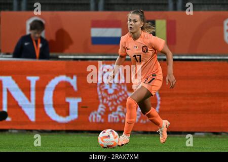 Kerkrade, Paesi Bassi. 2 luglio 2023. Victoria Pelova (17), Paesi Bassi, nella foto, durante una partita amichevole di calcio femminile tra le squadre nazionali dei Paesi Bassi, chiamata Oranje Leeuwinnen e Belgio, chiamata Red Flames, domenica 2 luglio 2023 a Kerkrade, nei Paesi Bassi. Credito: Sportpix/Alamy Live News Foto Stock