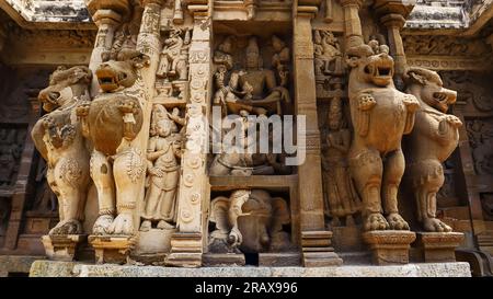 Idol scolpito di Lord Brahma sul Tempio di Kailasnathar, Kanchipuram, Tamilnadu, India. Foto Stock