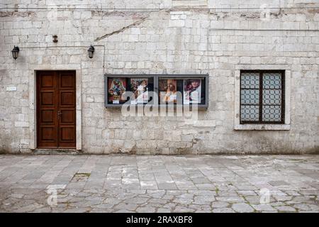 Cattaro, Montenegro - BOKA un piccolo cinema vecchio stile situato in Piazza del Cinema nella Città Vecchia Foto Stock