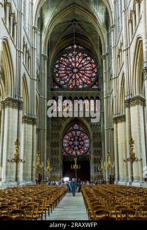 È la sala principale della Cattedrale di Reims il 15 maggio 2013 a Reims, in Francia. Foto Stock