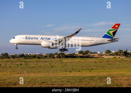 South African Airways Airbus A350-941 (Reg: OE-IPK, Ex ZS-SDC) ritirato dallo stoccaggio, per unirsi presto a Lufthansa. Foto Stock