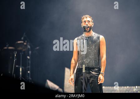 Torino, Italia. 5 luglio 2023. Il cantante italiano Marco Mengoni si è esibito dal vivo sul palco dello Stadio grande Torino. Credito: Andrea Pinna Foto Stock
