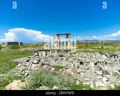 Vista droni dei resti di edifici distrutti dal terremoto del 7 dicembre 1988 nella città di Gyumri in Armenia Foto Stock