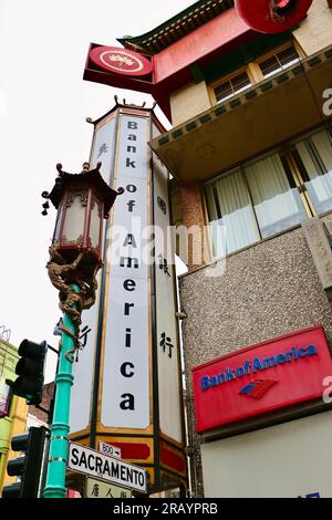 La Bank of America si trova a Chinatown all'incrocio tra Grant Avenue e Sacramento Street, San Francisco California USA Foto Stock