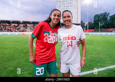 Winterthur, Svizzera. 5 luglio 2023. Svizzera, Winterthur, 5 luglio 2023: Gli ex giocatori del FC Basilea Imane Saoud (20 Marocco) e Marion Rey (14 Svizzera) dopo la partita amichevole internazionale tra Svizzera e Marocco allo Stadion Schützenwiese di Winterthur, Svizzera. (Daniela Porcelli/SPP) credito: SPP Sport Press Photo. /Alamy Live News Foto Stock