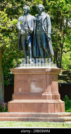 Statua replica dei poeti filosofi tedeschi Goethe-Schiller Monument, dedicata l'11 agosto 1901 al Golden Gate Park San Francisco California USA Foto Stock