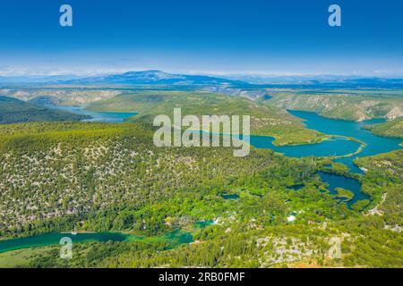 Incredibile paesaggio con cascate nel canyon del Parco Nazionale di Krka, Croazia Foto Stock