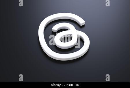 Valencia, Spagna - luglio 2023: Threads, un logo dell'app Instagram su sfondo nero in rendering 3D. Threads è una nuova app di social media per micr Foto Stock