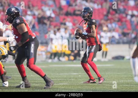 Ottawa, Canada. 30 giugno 2023. Il quarterback degli Ottawa Redblacks Tyrie Adams (7) sembra lanciare durante la partita CFL tra Edmonton Elks e Ottawa Redblacks tenutasi al TD Place Stadium di Ottawa, Canada. Daniel Lea/CSM/Alamy Live News Foto Stock