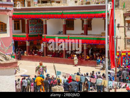 Danza Cham con lama mascherati nel monastero di Lamayuru, Ladakh, Khalatse, India Foto Stock