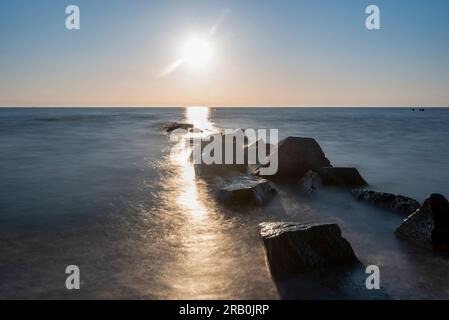 Tramonto sulla spiaggia di Hiddensee, Gellen, Hiddensee Island, Meclemburgo-Pomerania occidentale, Germania Foto Stock