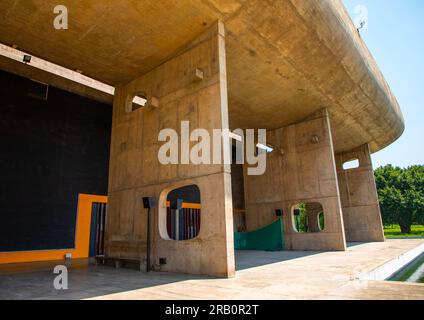 L'edificio dell'Assemblea legislativa di le Corbusier, Stato del Punjab, Chandigarh, India Foto Stock