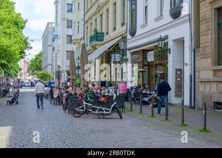 Germania, Renania settentrionale-Vestfalia, Wuppertal, caffè sul marciapiede di Elberfeld. Foto Stock