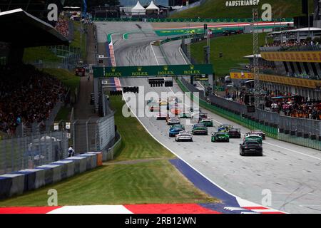 Spielberg, Austria. 2 luglio 2023. Partenza, Porsche Mobil 1 Supercup al Red Bull Ring il 2 luglio 2023 a Spielberg, Austria. (Foto di HIGH TWO) credito: dpa/Alamy Live News Foto Stock