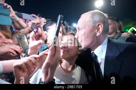 Vladimir PUTIN (Presidente della Russia) durante un viaggio in Daghestan il 4 luglio 2023. Festeggiamo. Foto: Il Cremlino Mosca via Foto Stock