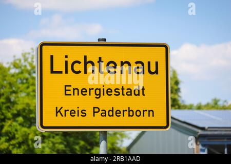 Lichtenau, Renania settentrionale-Vestfalia, Germania - cartello d'ingresso alla città Lichtenau Energiestadt Krei Paderborn. Il parco eolico è un importante progetto espositivo per la protezione del clima nella Vestfalia orientale e per la città energetica di Lichtenau. Foto Stock