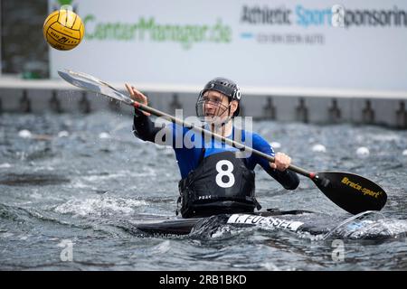 Il team del KSV Havelbrueder Berlin vince la finale 2023, Timo FUESSEL, Fussel (KSVH Berlin(, azione, finale: KSV Havelbrueder Berlin - KG Wanderfalke Essen, canoa polo, polo maschile di velocità in canoa il 6 luglio 2023 a Duesseldorf/Germania. La finale 2023 Reno-Ruhr dal 06,07 al 09.07.2023 Foto Stock